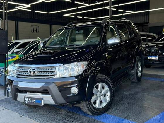 TOYOTA HILUX SW4 3.0 SRV 4X4 7 LUGARES 16V TURBO INTERCOOLER DIESEL 4P AUTOMÁTICO TOYOTA HILUX SW4 3.0 SRV 4X4 7 LUGARES 16V TURBO INTERCOOLER DIESEL 4P AUTOMÁTICO
